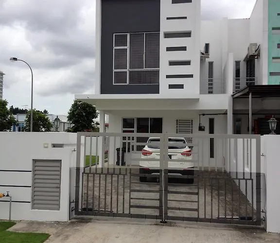 Comfort Holiday Home @ Bukit Indah