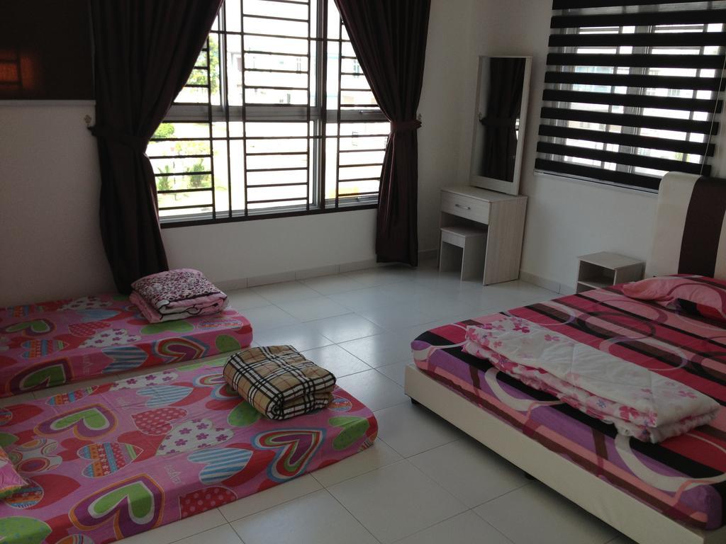 Comfort Holiday @ Bukit Indah Holiday home *