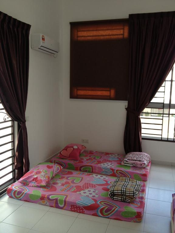 Comfort Holiday @ Bukit Indah Holiday home