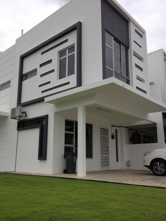 Comfort Holiday @ Bukit Indah Holiday home *