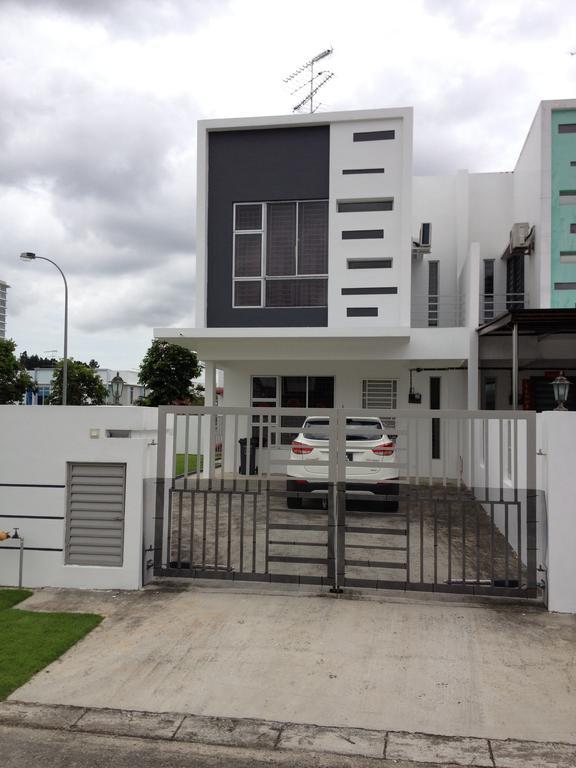 Holiday home Comfort Holiday @ Bukit Indah Johor Bahru
